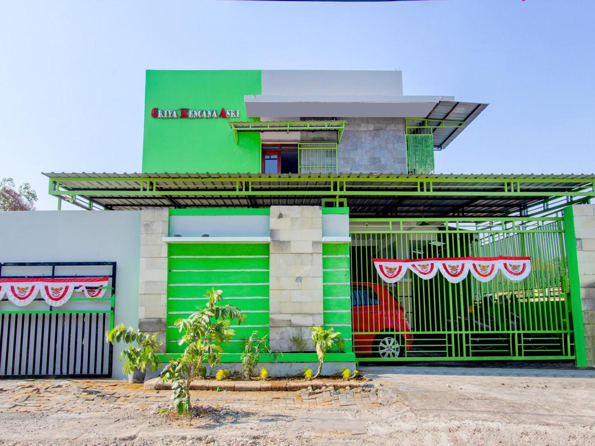 Super Oyo 93012 Griya Kencana Asri Syariah Lawean Exterior photo